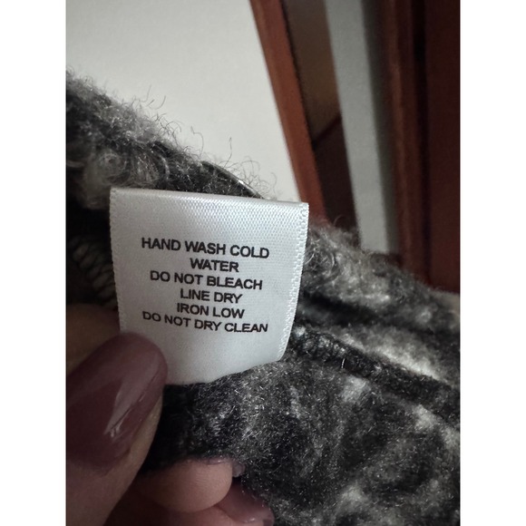 HYFVE Plaid Fuzzy Shacket Jacket Women's Size S Black White Cozy Button Up - Picture 5 of 7